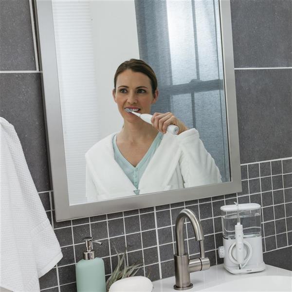 Using White Complete Care 9.0 Toothbrush