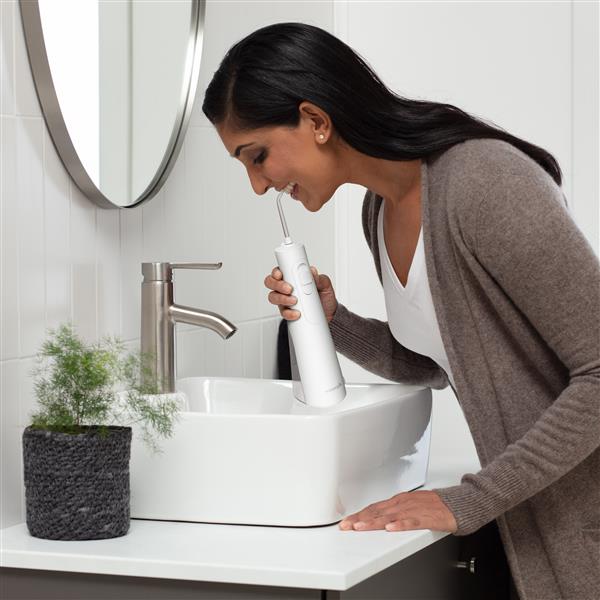 Using WF-21 White Cordless Enhance Water Flosser