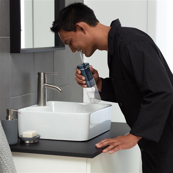 Using WF-17 Blue Cordless Slide Professional Water Flosser